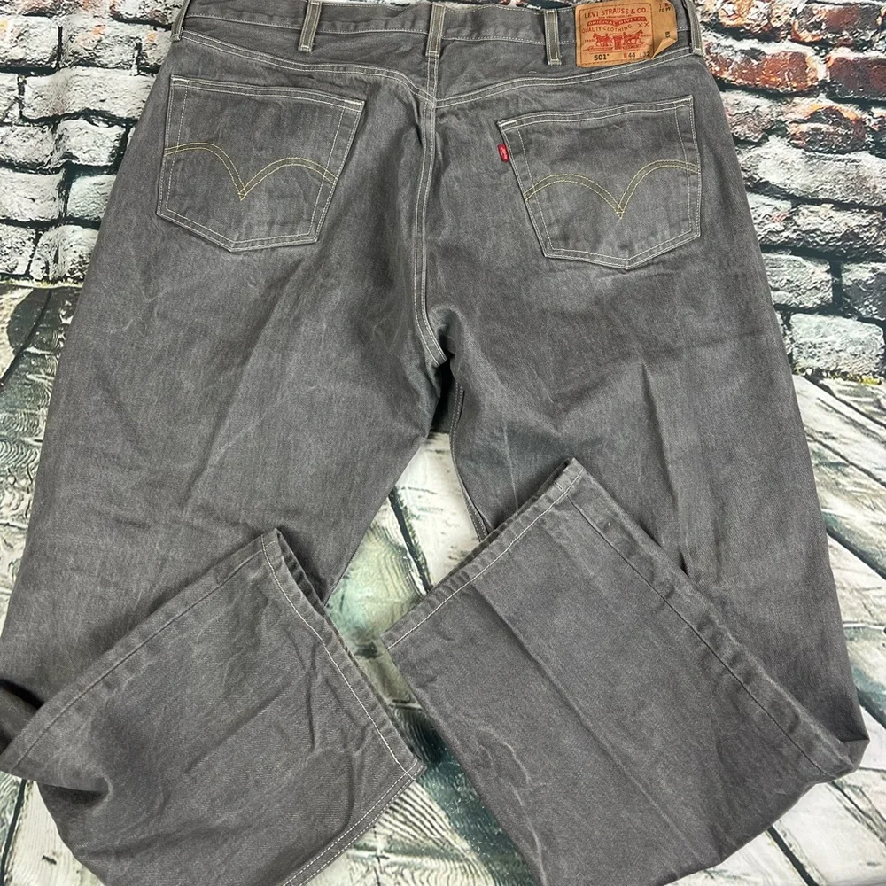 Men’s Gray Levi’s 501 Button Fly Straight 42x30‎